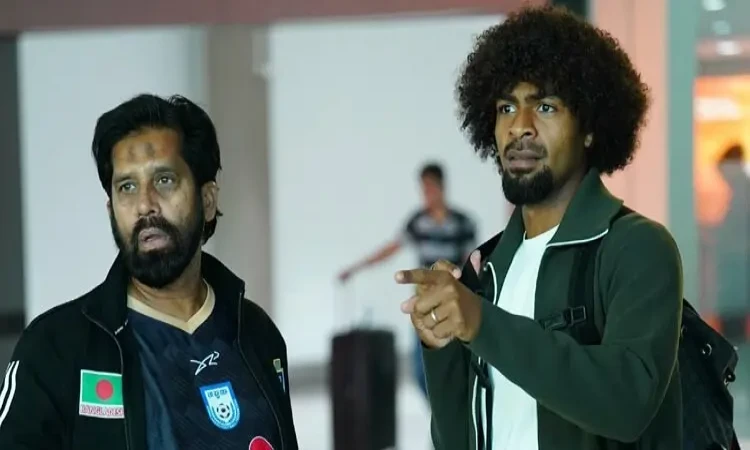 জাকার্তায় বাংলাদেশ জাতীয় ফুটবল দলে যোগ দিলেন হামজা চৌধুরী