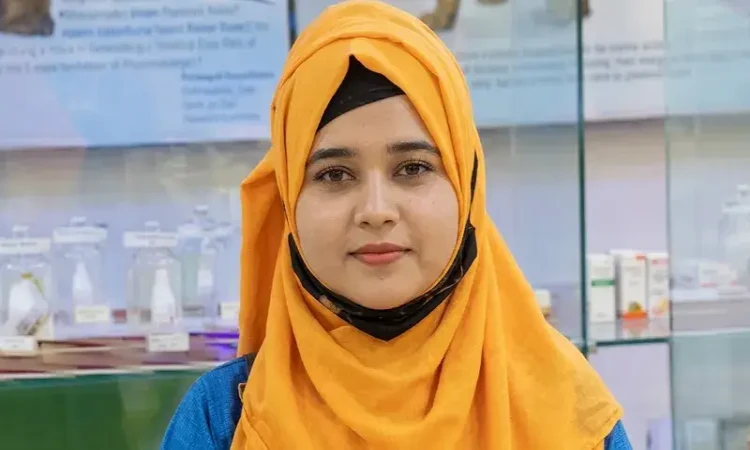 প্রবাসী স্বামীর টাকায় পড়াশোনা ও চাকরি, অতঃপর...