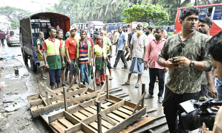 পল্টন থেকে নর্থ সাউথ রোডের মূল সড়ক হকারমুক্ত ঘোষণা