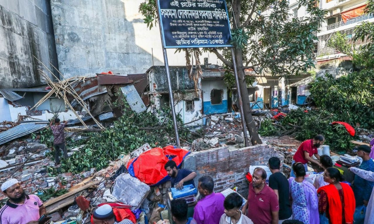মিরপুরে স্বাস্থ্যসেবা কেন্দ্র গুঁড়িয়ে দেওয়ার ঘটনায় গ্রেপ্তার ৪