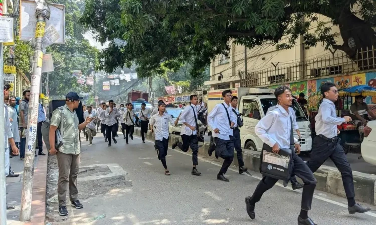 সাইন্সল্যাবে ঢাকা কলেজ ও আইডিয়াল কলেজের শিক্ষার্থীদের সংঘর্ষ