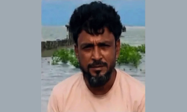 মেঘনায় ট্রলারডুবি: তিন ভাইবোনের পর উদ্ধার হলো বাবার মরদেহ