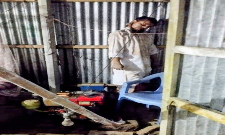 কটিয়াদীতে মসজিদের ভেতর থেকে ইমামের ঝুলন্ত মরদেহ উদ্ধার