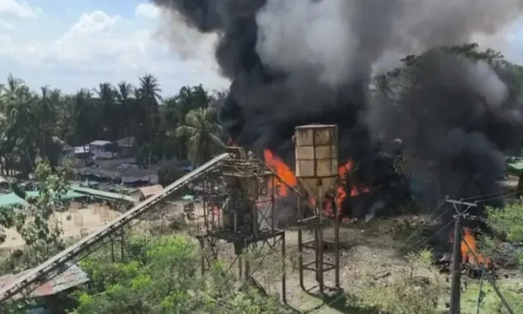 রাখাইনে জান্তা বাহিনীর বিমান হামলায় অর্ধশত মানুষের প্রাণহানি