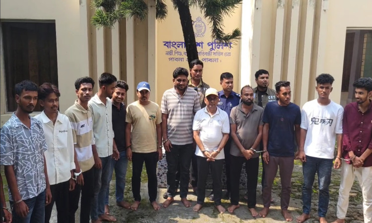 পাবনায় বড় নাশকতার পরিকল্পনা ও ভারতে পালানোর ছক ভেস্তে দিল পুলিশ