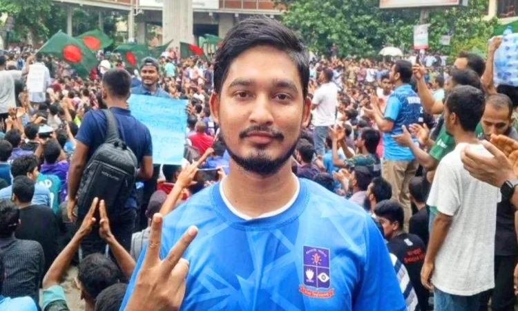 বিসিএস গেজেট থেকে নাম বাদ: রাজু ভাস্কর্যে আত্মাহুতির ঘোষণা ঢাবি শিক্ষার্থীর