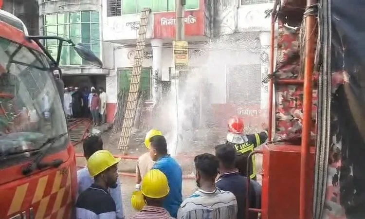 গাজীপুরে পোশাক কারখানায় ভয়াবহ আগুন, নিয়ন্ত্রণে ৯ ইউনিট