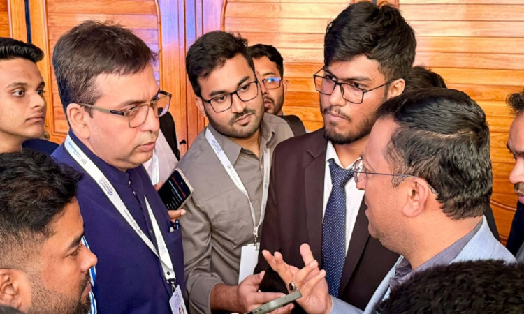 শেখ হাসিনাকে সংযত না রাখলে দ্বিপক্ষীয় সম্পর্কে সমস্যা কাটবে না: হুমায়ুন কবির