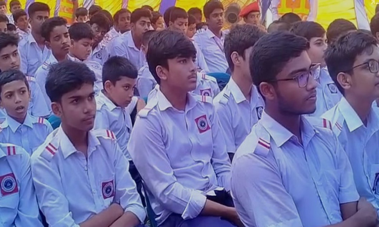 নড়াইলে সরকারি উচ্চ বিদ্যালয়ের ৭৭ কৃতি শিক্ষার্থীকে সংবর্ধনা