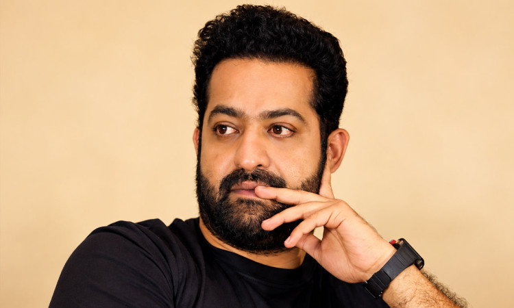 জুনিয়র এনটিআর ও পুলিশ কমিশনারের এআই ছবি নিয়ে তীব্র বিতর্ক