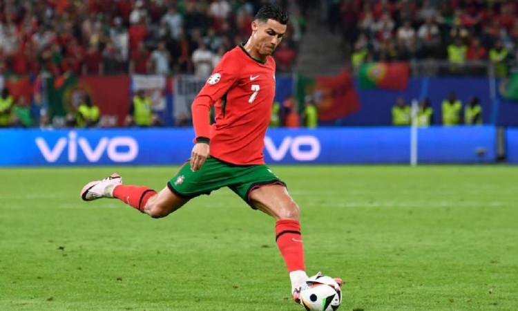 বিতর্কের ঝড় তুলেও থামানো গেল না: মাঠে ফিরেই রোনালদোর গোল