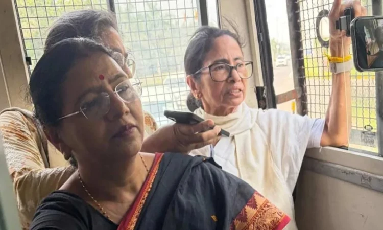 দিল্লিতে তৃণমূল কংগ্রেস নেত্রী মমতা বন্দ্যোপাধ্যায় আটক