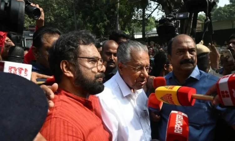 এবার দিল্লিতে আটক কেরালার সাবেক মুখ্যমন্ত্রী পিনারাই বিজয়ন