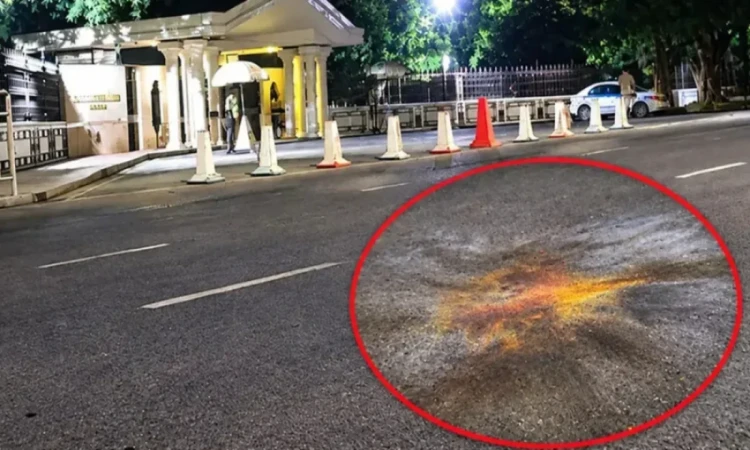 রাতে প্রধানমন্ত্রীর কার্যালয়ের সামনে দুটি ককটেল নিক্ষেপ, আটক ৩