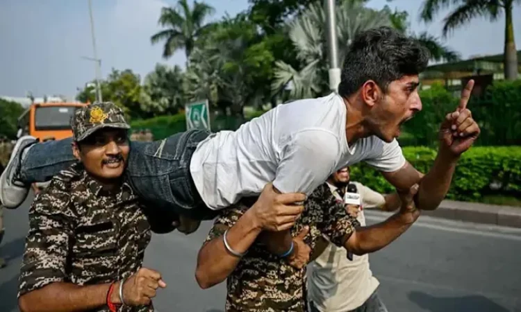 ক্ষমতার কেন্দ্র থেকে আন্দোলন সরাতে মোদি সরকারের নতুন পদক্ষেপ