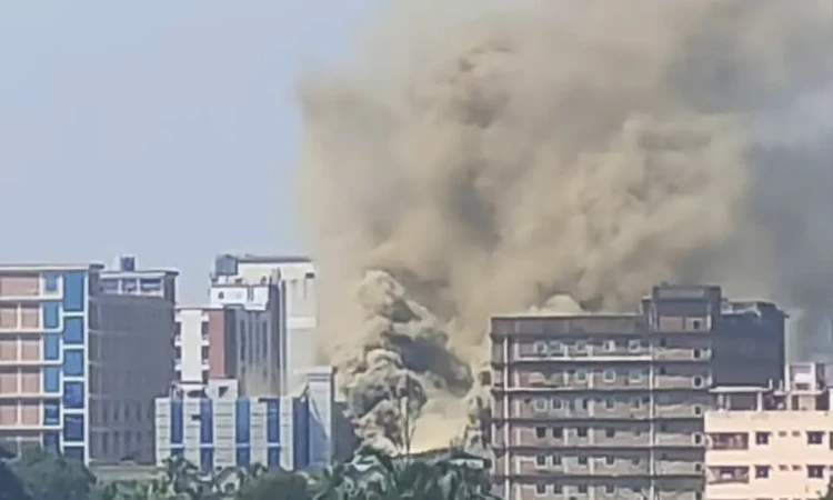 টঙ্গীতে ড্রাগ ইন্টারন্যাশনালের ওষুধ কারখানায় ভয়াবহ আগুন