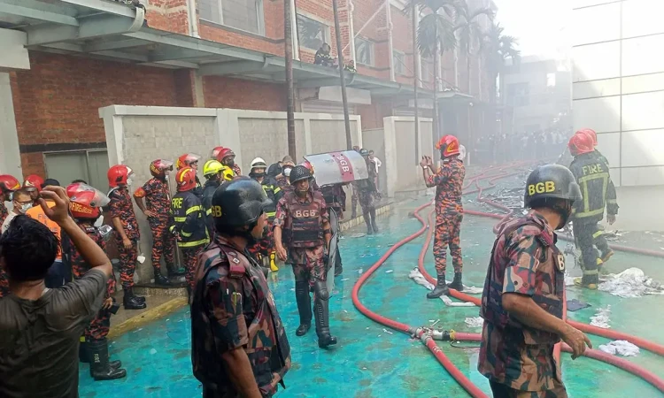 ২১টি ইউনিটের চেষ্টায় নিয়ন্ত্রণে এল টঙ্গীর ওষুধ কারখানার আগুন