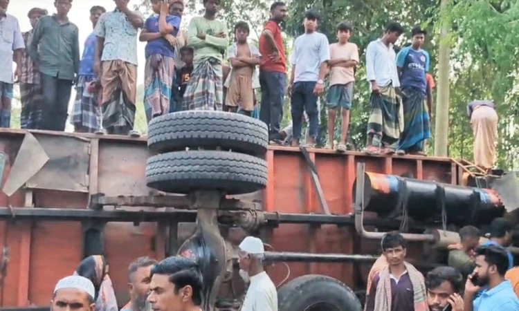 কুড়িগ্রামে ঘাতক ট্রাকের চাপায় ইজিবাইকের ৫ যাত্রী নিহত
