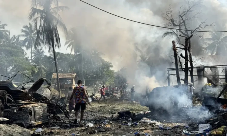 মিয়ানমারে বিমান হামলায় নারী-শিশুসহ নিহত ১১