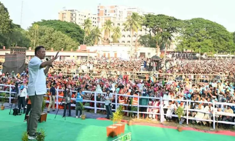 পালিয়ে যাওয়া স্বৈরাচার পয়সা দিচ্ছে, দেশের ভেতর অস্থিরতার চেষ্টা করছে আরেক পক্ষ: প্রধানমন্ত্রী