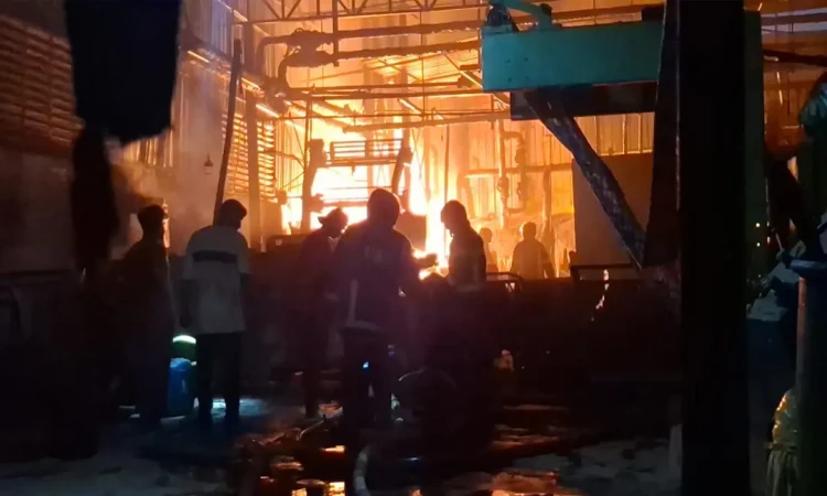 নরসিংদীতে প্রিন্টিং কারখানায় বয়লার বিস্ফোরণ, দগ্ধ ৬