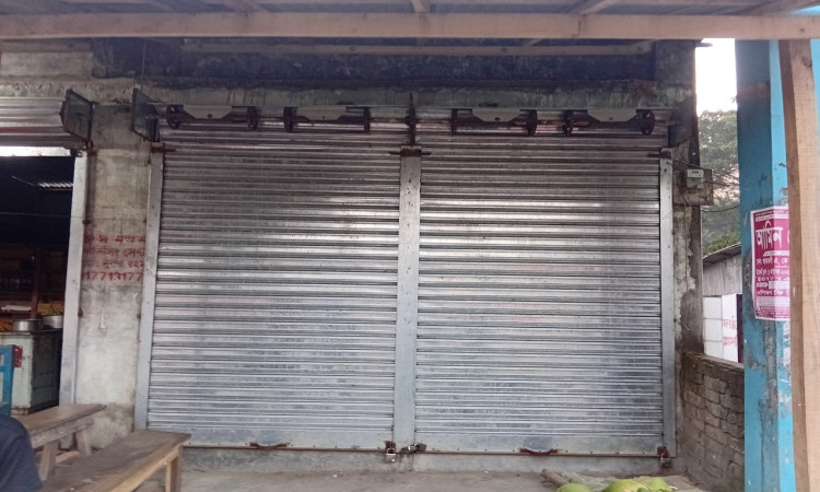 বরগুনায় জেলা বিএনপির নির্দেশ অমান্য করে দোকানে তালা, বিপাকে ব্যবসায়ী
