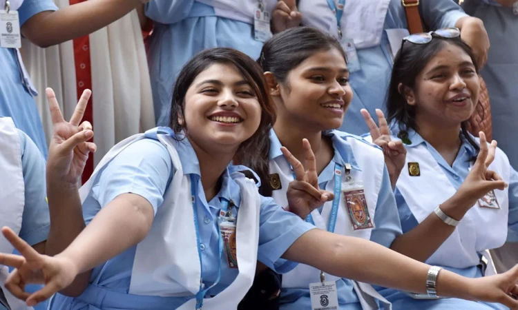 এইচএসসিতে ১৩৯ প্রতিষ্ঠানে শতভাগ পাস, কমেছে সাফল্যের হার